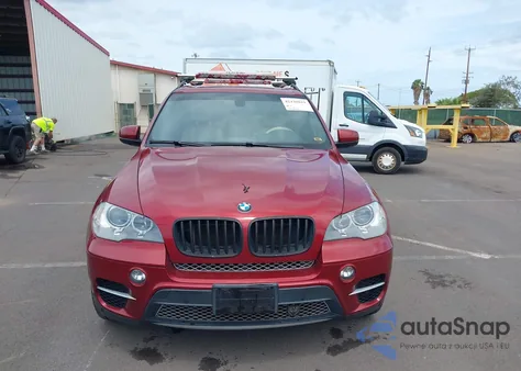 2013 BMW X5 xDrive50I z USA, uszkodzony, nr VIN 5UXZV8C53D0C15202